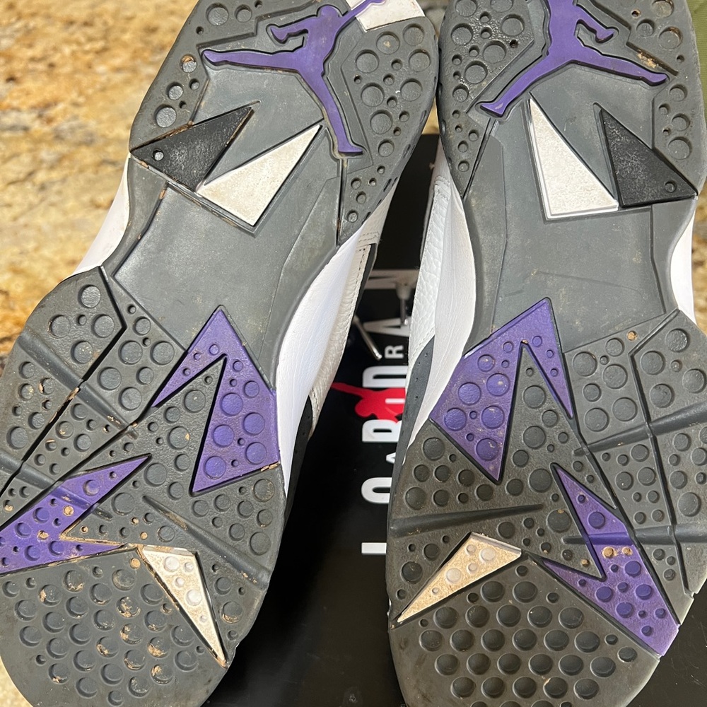 Jordan Air 7 Retro White and Varsity Purple - Picture 4 of 7
